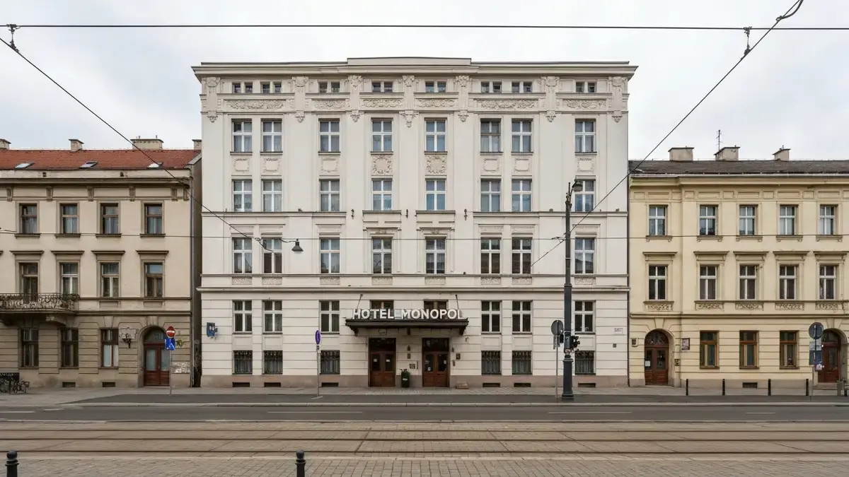 Secesyjna fasada dawnego hotelu Monopol w centrum Katowic